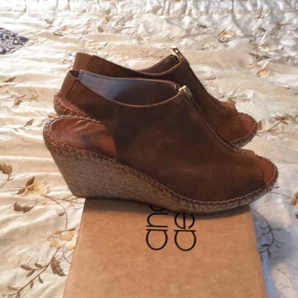 NWT Andre Assous sandal - Picture 4 of 8